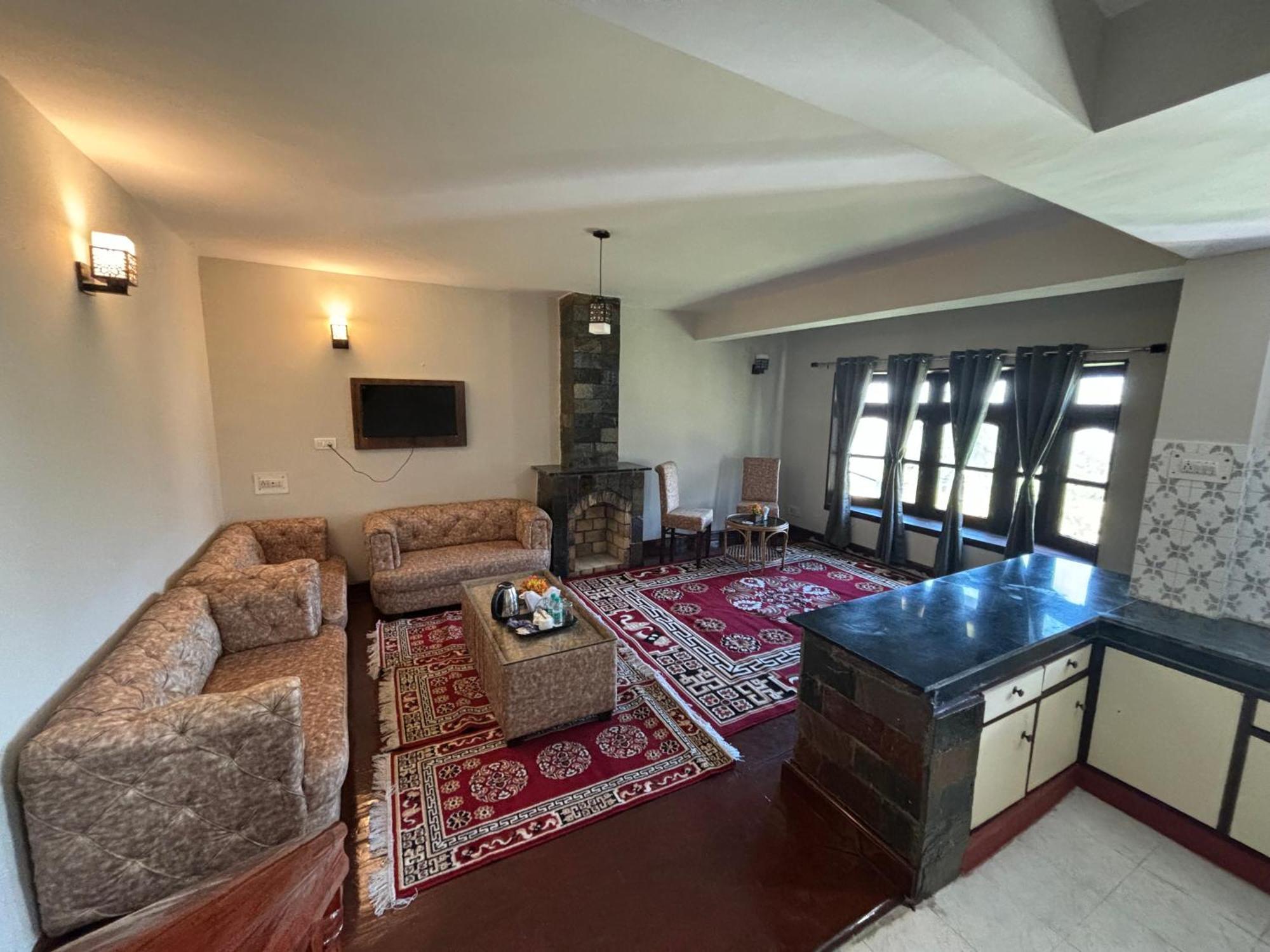 Kumaon Roop Resort Near Kainchi Dham Nainital Exterior foto